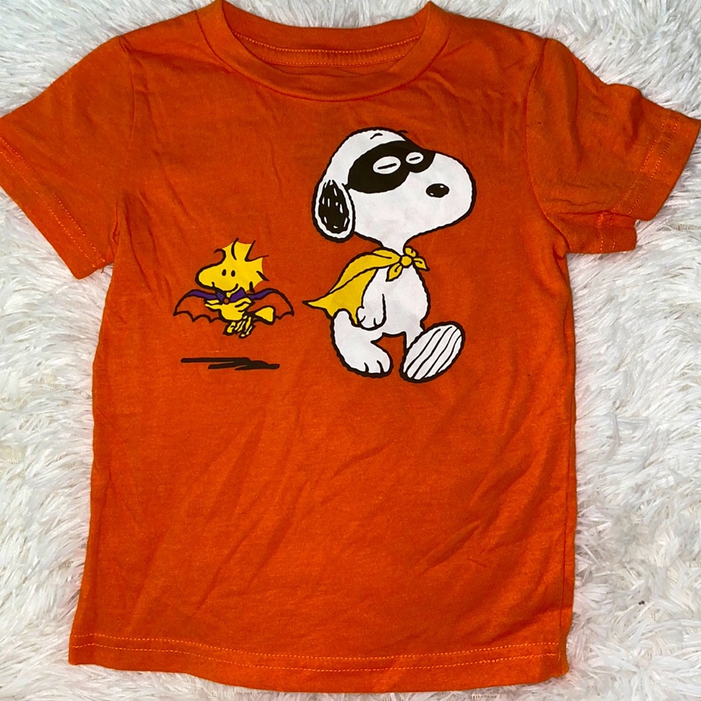 LIKE NEW SNOOPY PEANUTS T SHIRT SO CUTE! 2T